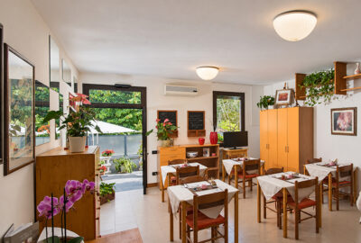 Casa-Battisti-iving-oom, available-for-guests